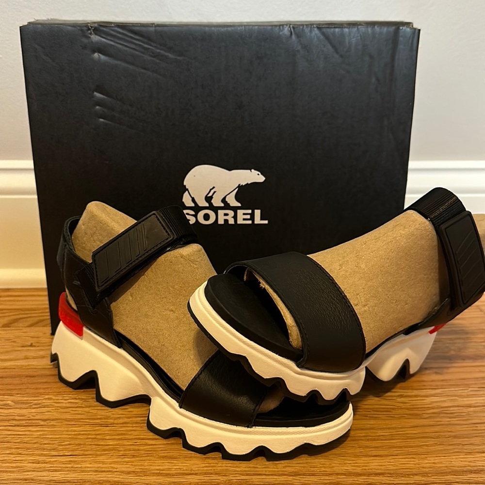 NWT Sorel Kinetic Sandal